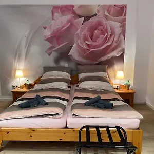 Guest house Home-rose-garden-gaestehaus Kontaktloser Zugang, Dusseldorf